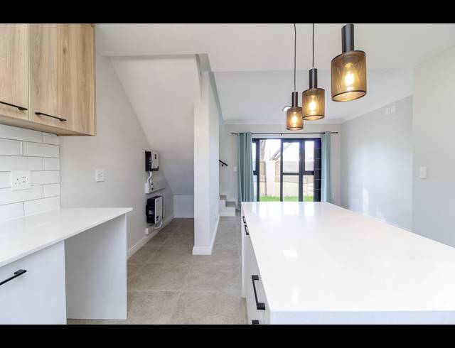 3 BEDROOM TOWNHOUSE TO LET IN HARFIELD VILLAGE
